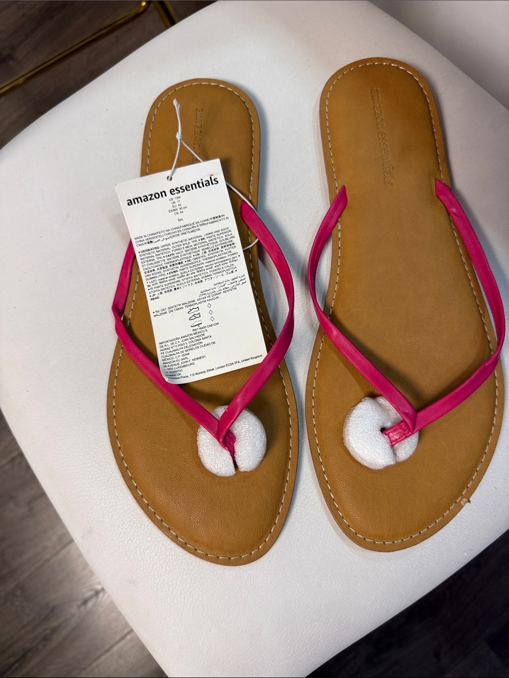 Amazon Essentials Hot Pink Strap Tan Footbed Thong Sandals - Picture 1 of 5